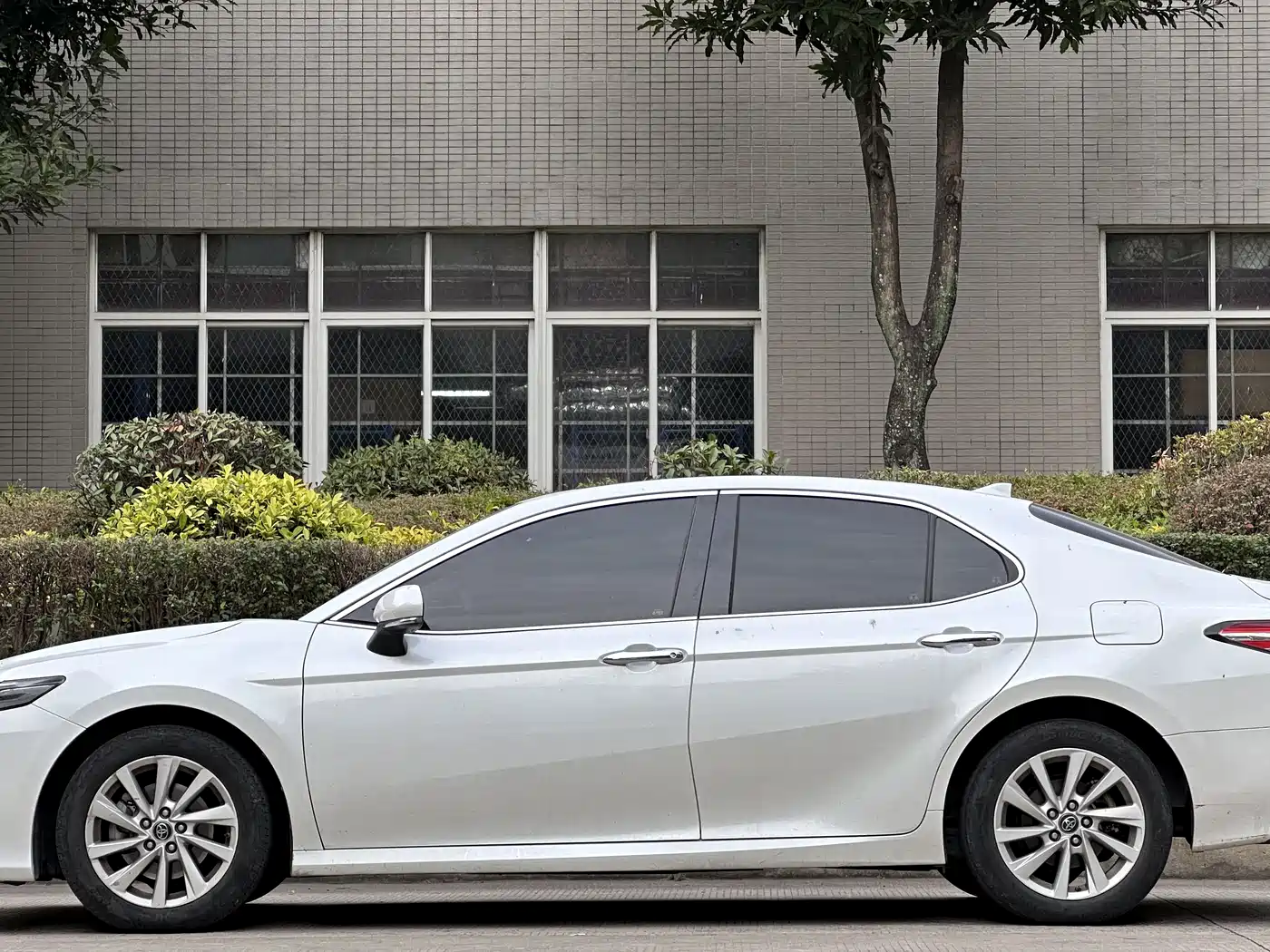 Toyota Camry 2021 2.0E Elite Edition фото 3