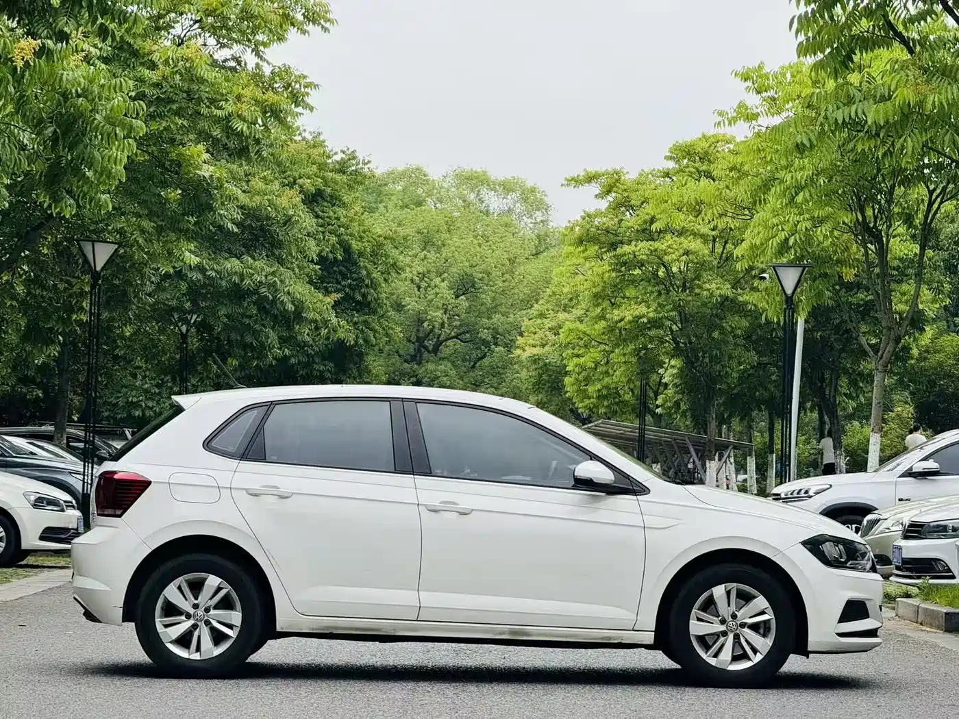 VOLKSWAGEN POLO
