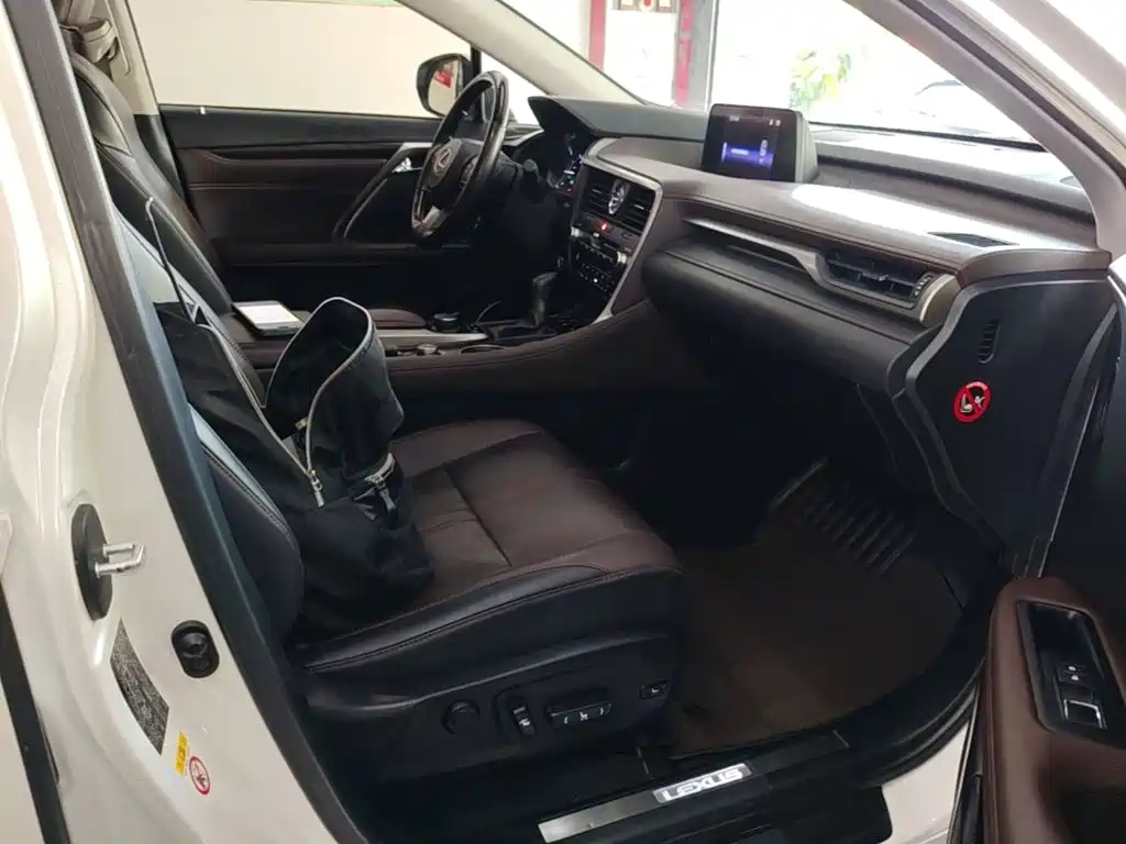 Photo 25 - Lexus RX