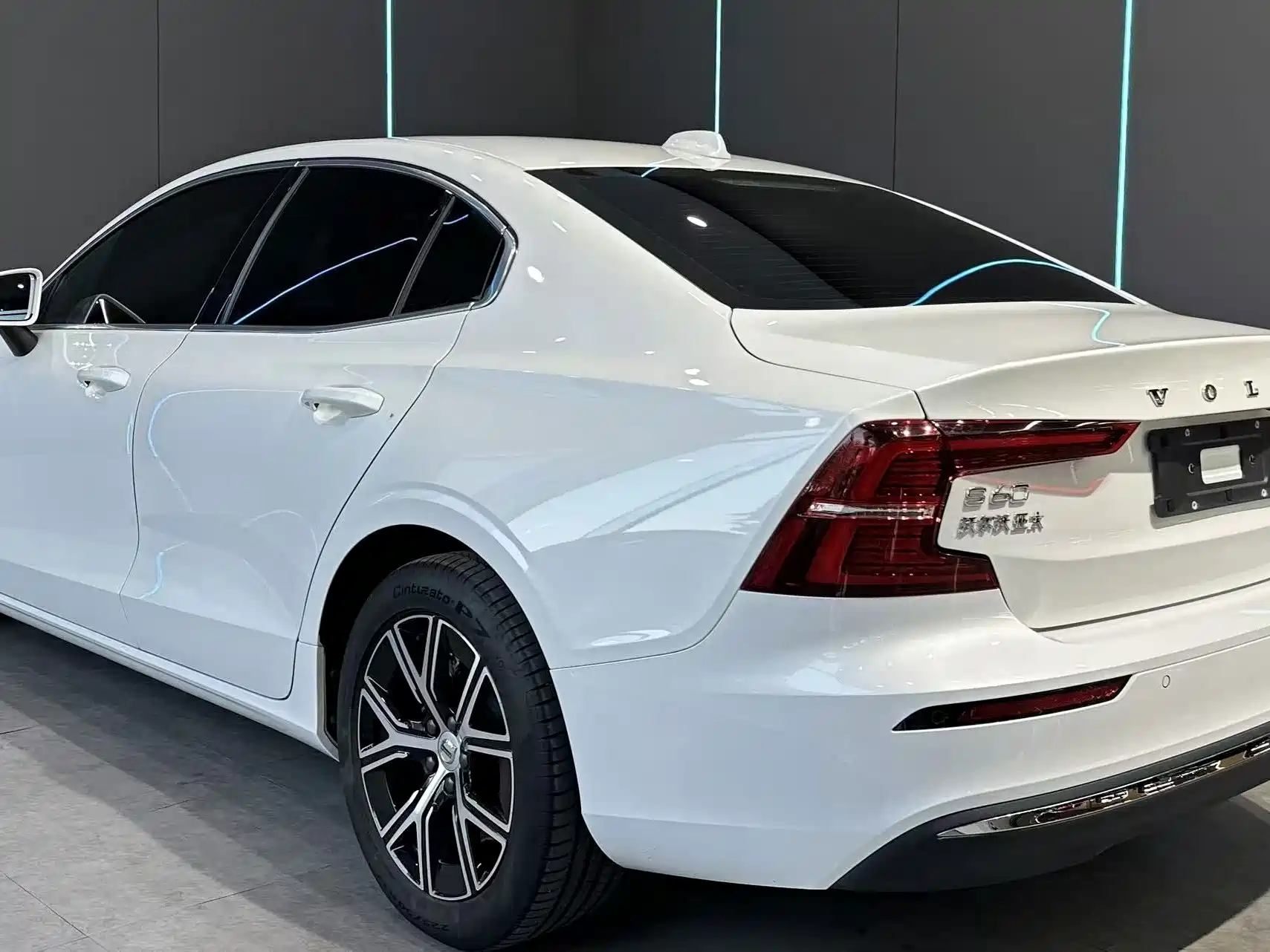 Фото 8 - Volvo S60