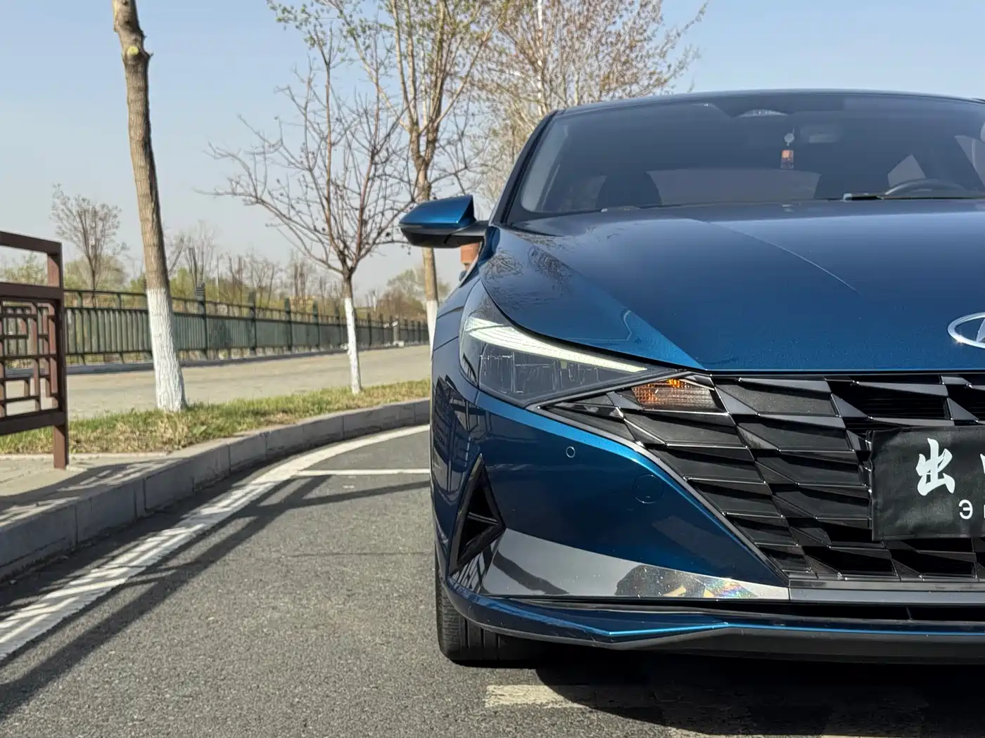 Hyundai Elantra 2022 1.5L CVT LUX Premium Edition фото 5