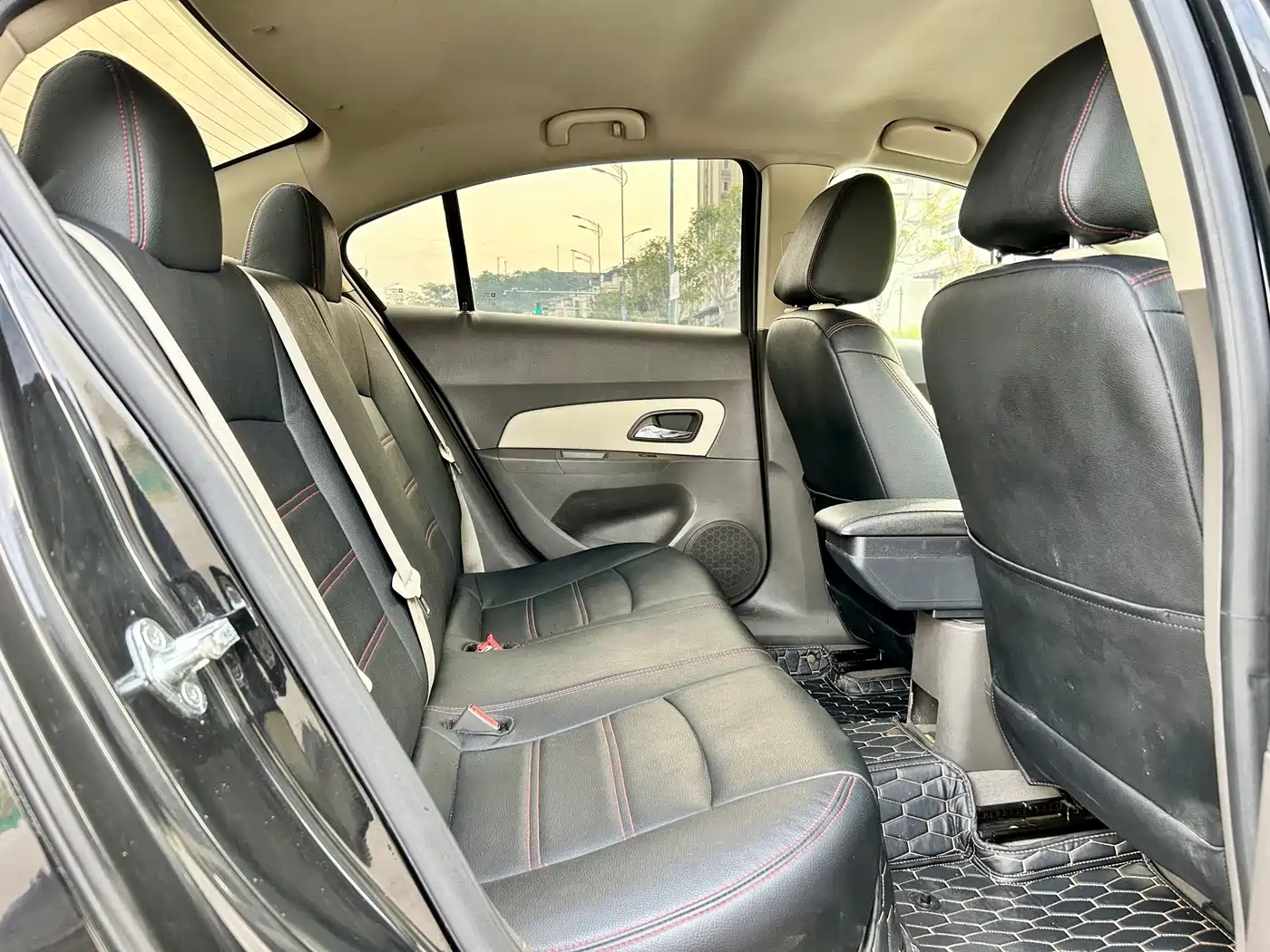 Фото 9 - Chevrolet Cruze