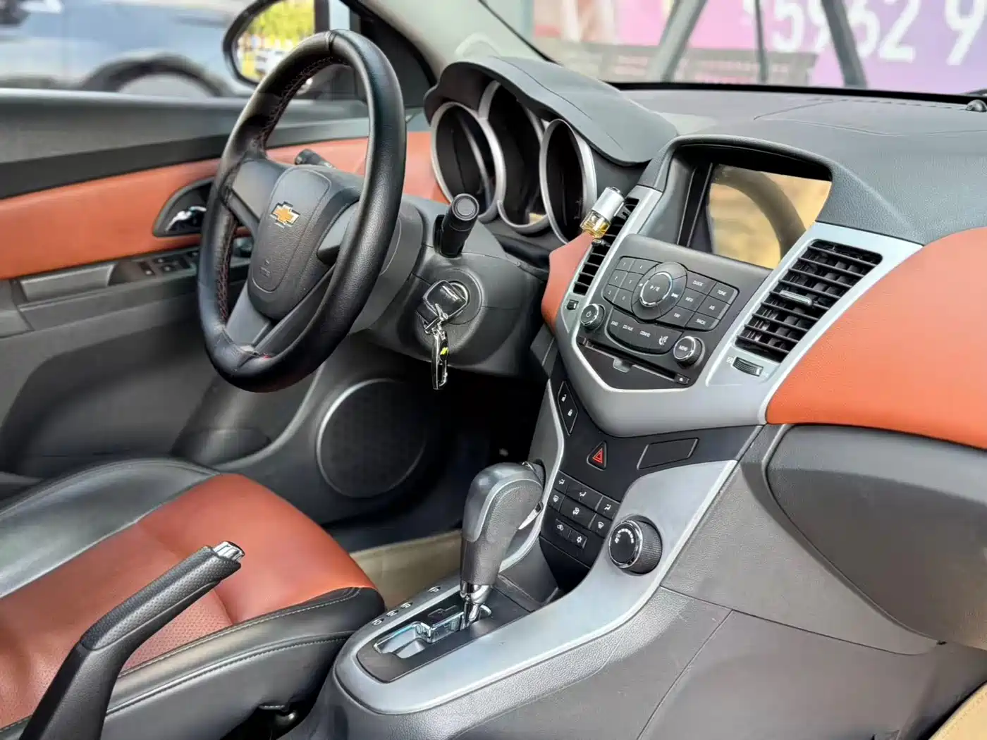 Chevrolet Cruze 2013 Model 1.8L SE AT фото 15