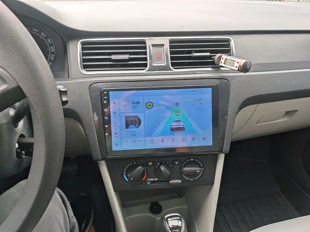 Škoda Rapid 2016 1.6L Automatic Pioneer Edition фото 13