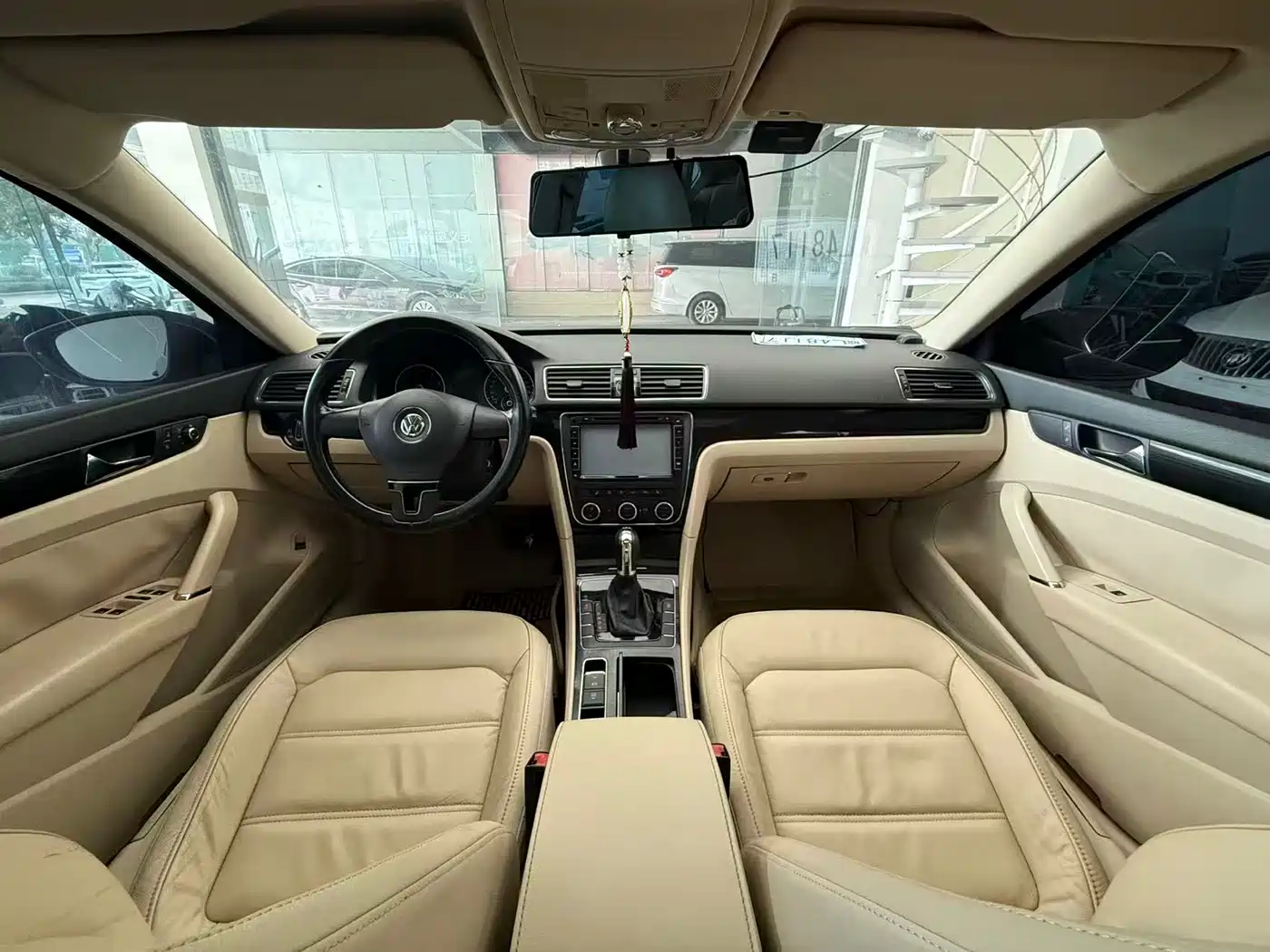 Volkswagen Passat 2014 1.8TSI Automatic Honor Edition фото 10