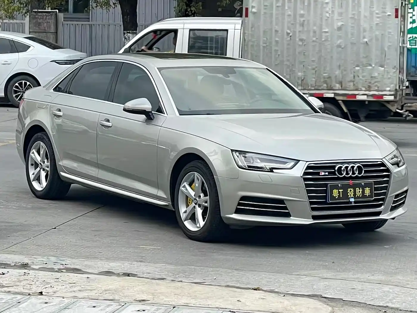 Audi A4L 2017 40 TFSI Fashion Edition фото 3