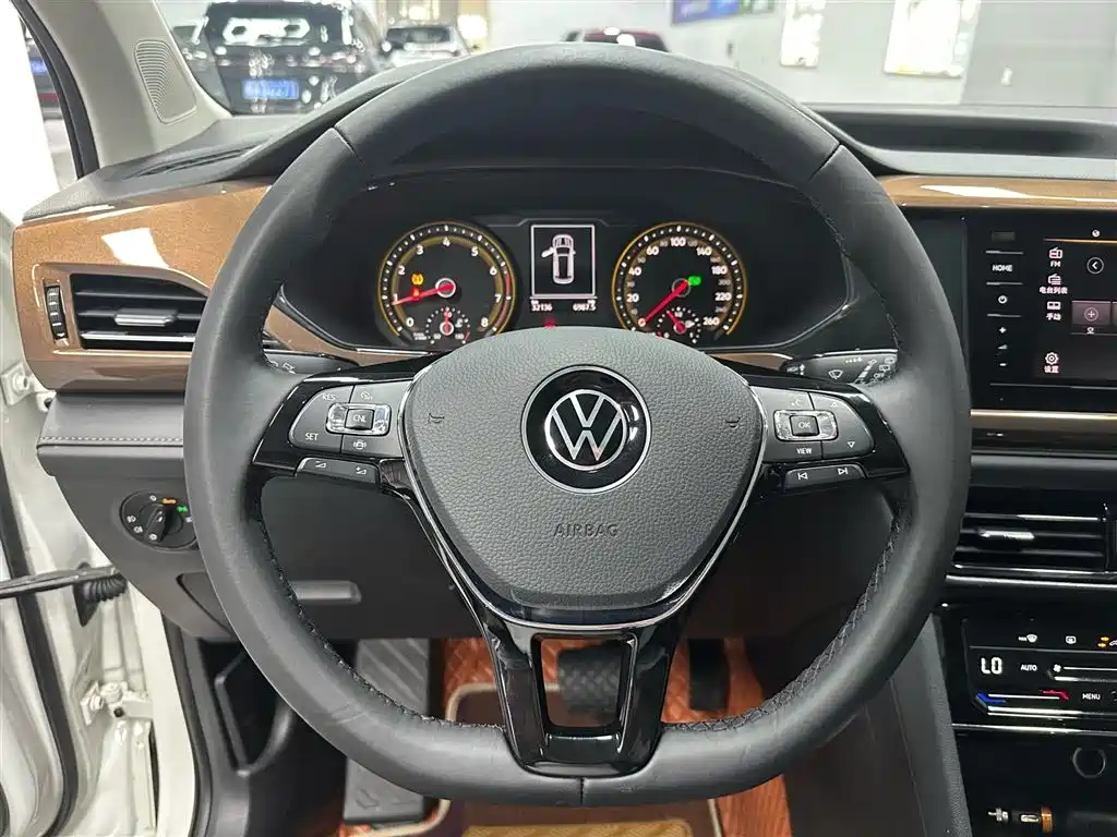 VOLKSWAGEN TUYUE