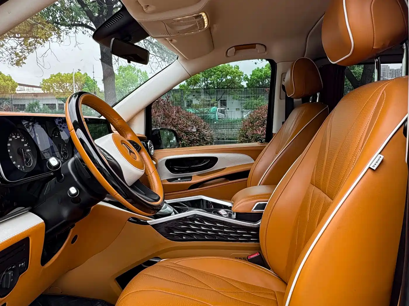 Mercedes-Benz Vito 2023 2.0T Elite 7-Seater фото 3