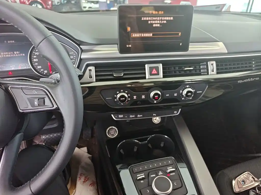 Фото 13 - Audi A4L