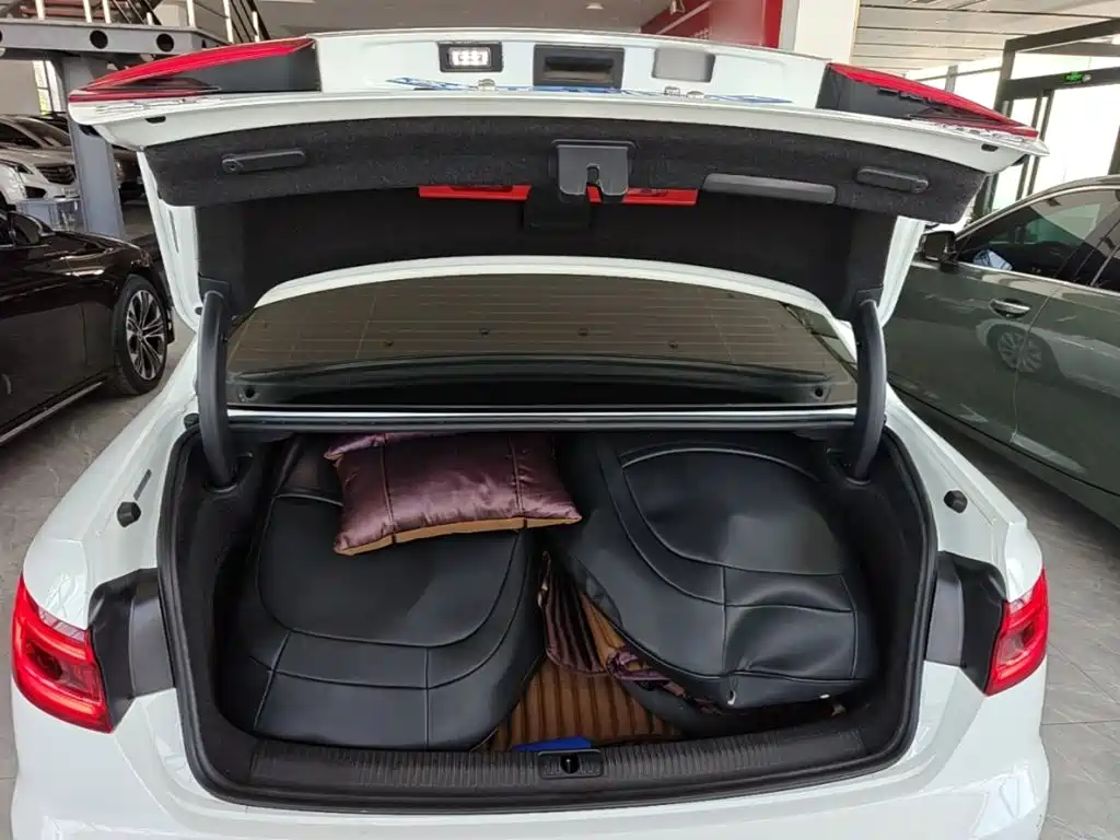 Фото 19 - Audi A4L