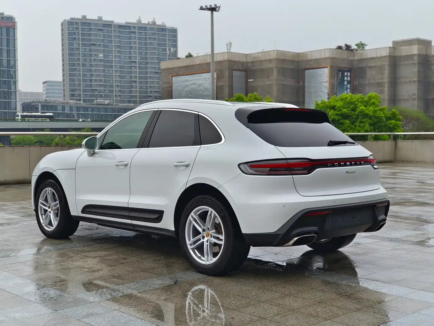 PORSCHE MACAN
