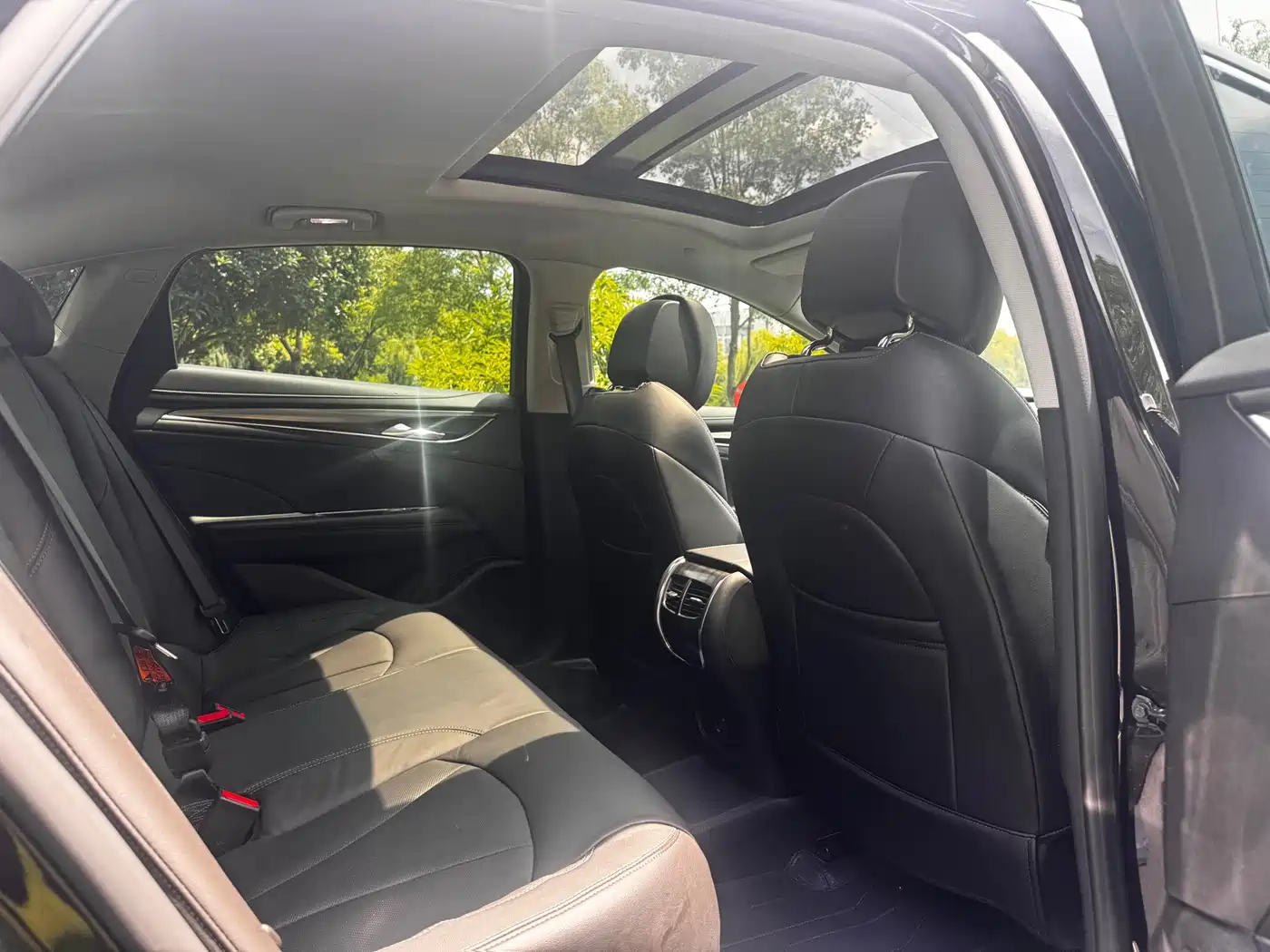 Photo 10 - Buick LaCrosse