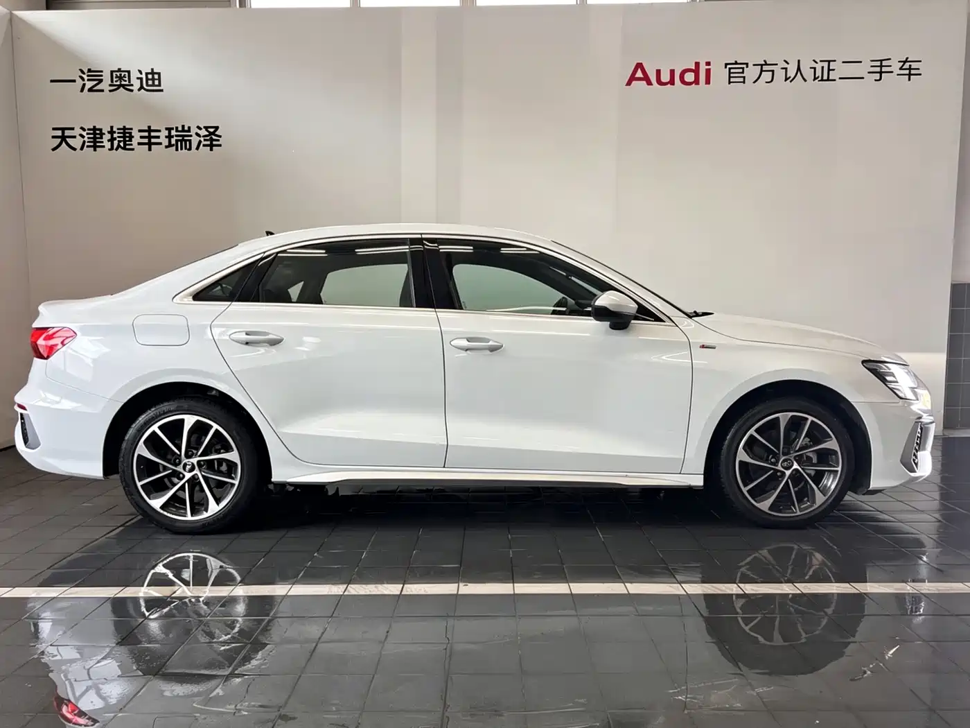 Audi A3 2024 Model A3L Limousine 35 TFSI Progressive Sport фото 4