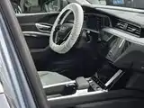 Photo 11 - Audi e-tron