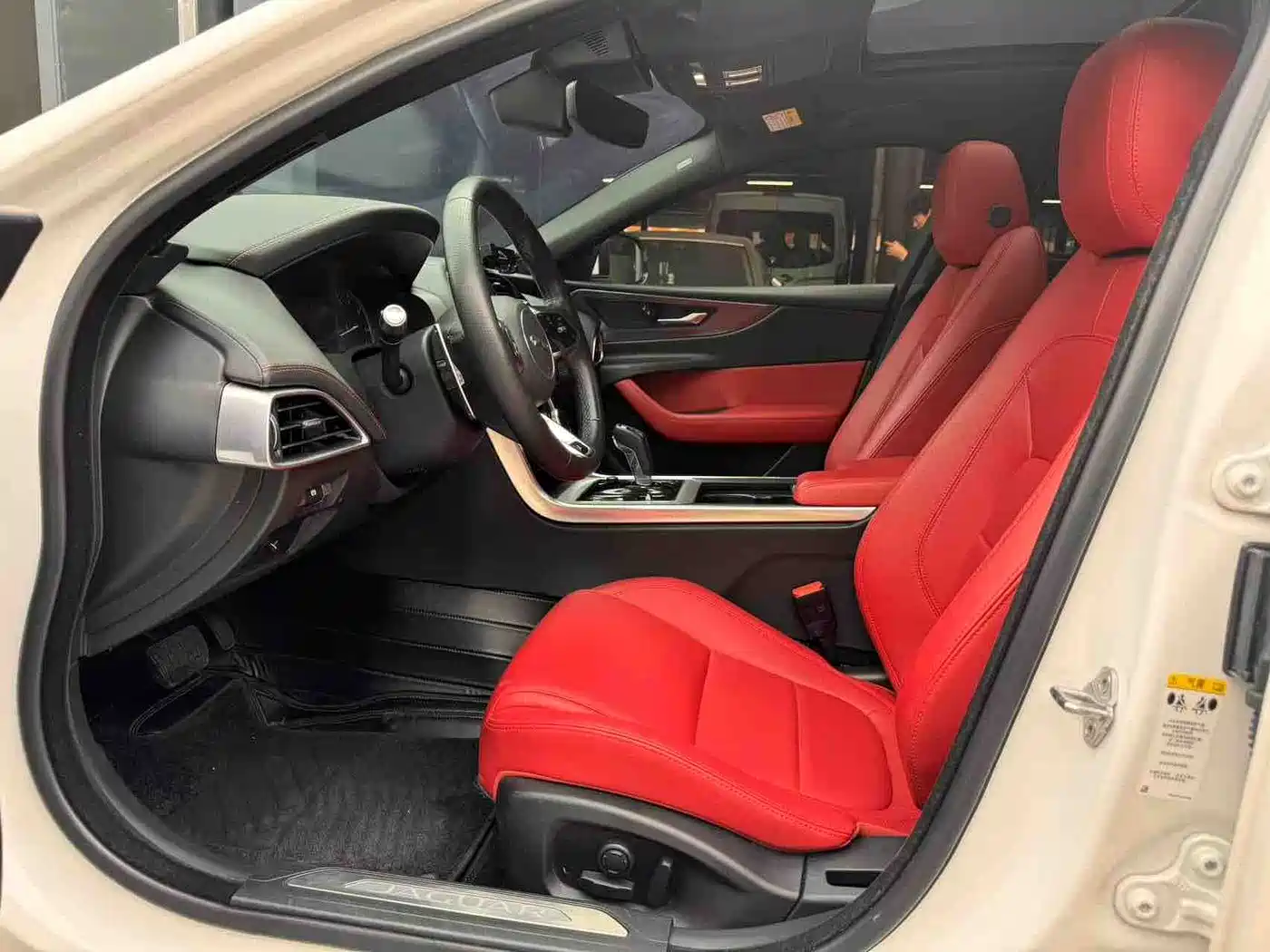 Jaguar XEL 2021 2.0T 250PS R-DYNAMIC S Progressive Sport Edition фото 9