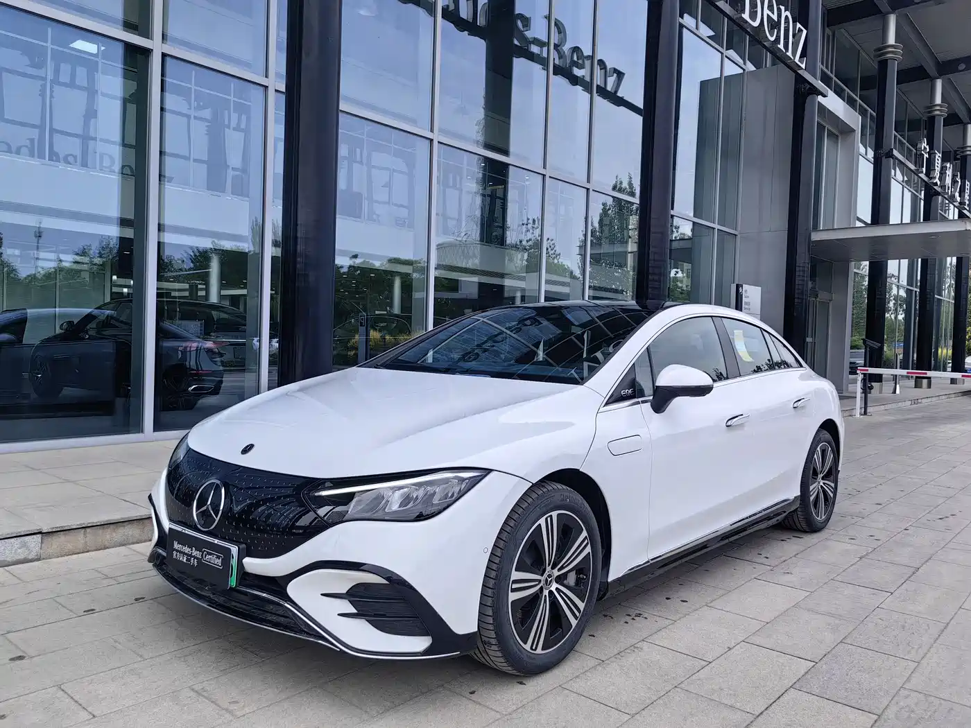 Mercedes-Benz EQE 2025 Model 500 4MATIC Luxury Edition