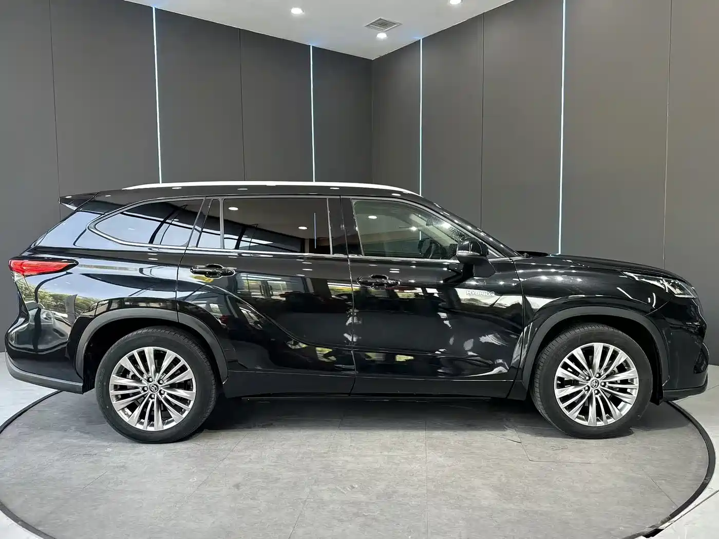TOYOTA HIGHLANDER