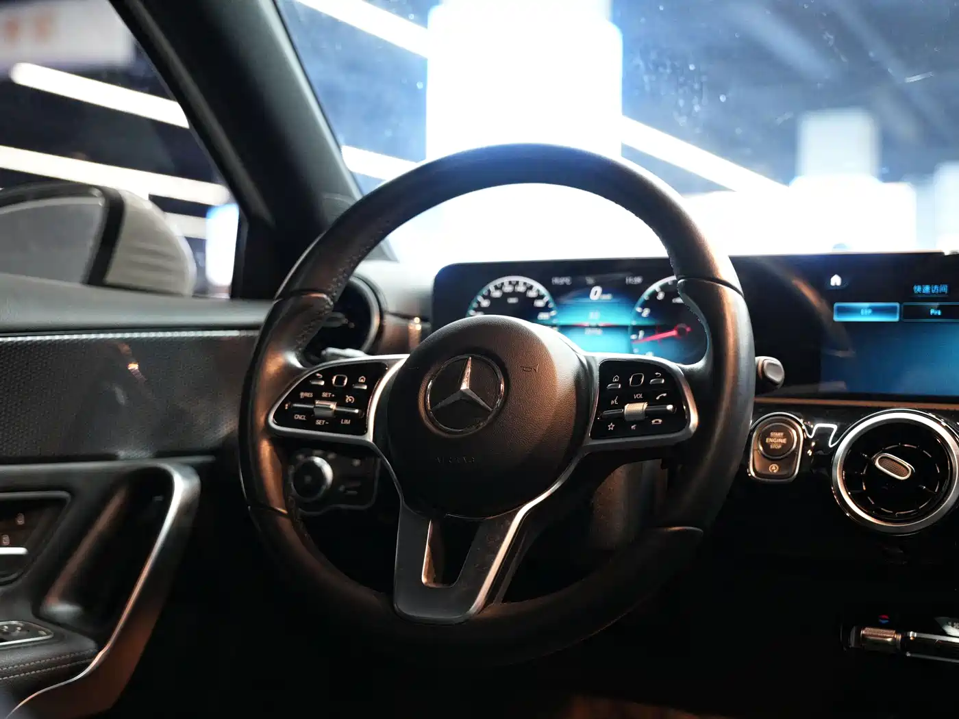 Mercedes-Benz A-Class (Import) 2019 A 200 Dynamic Version фото 12