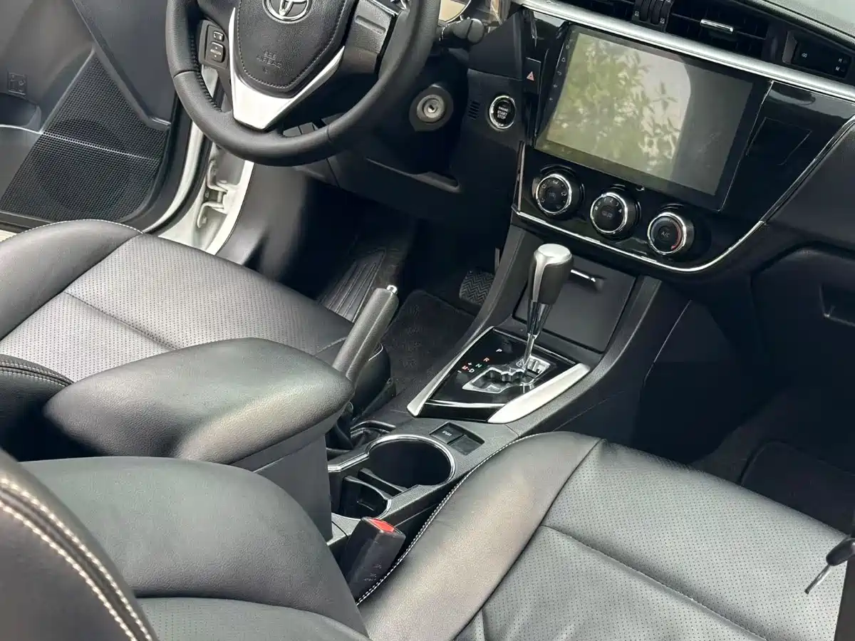 Toyota Corolla 2017 Facelift 1.6L S-CVT GL фото 8
