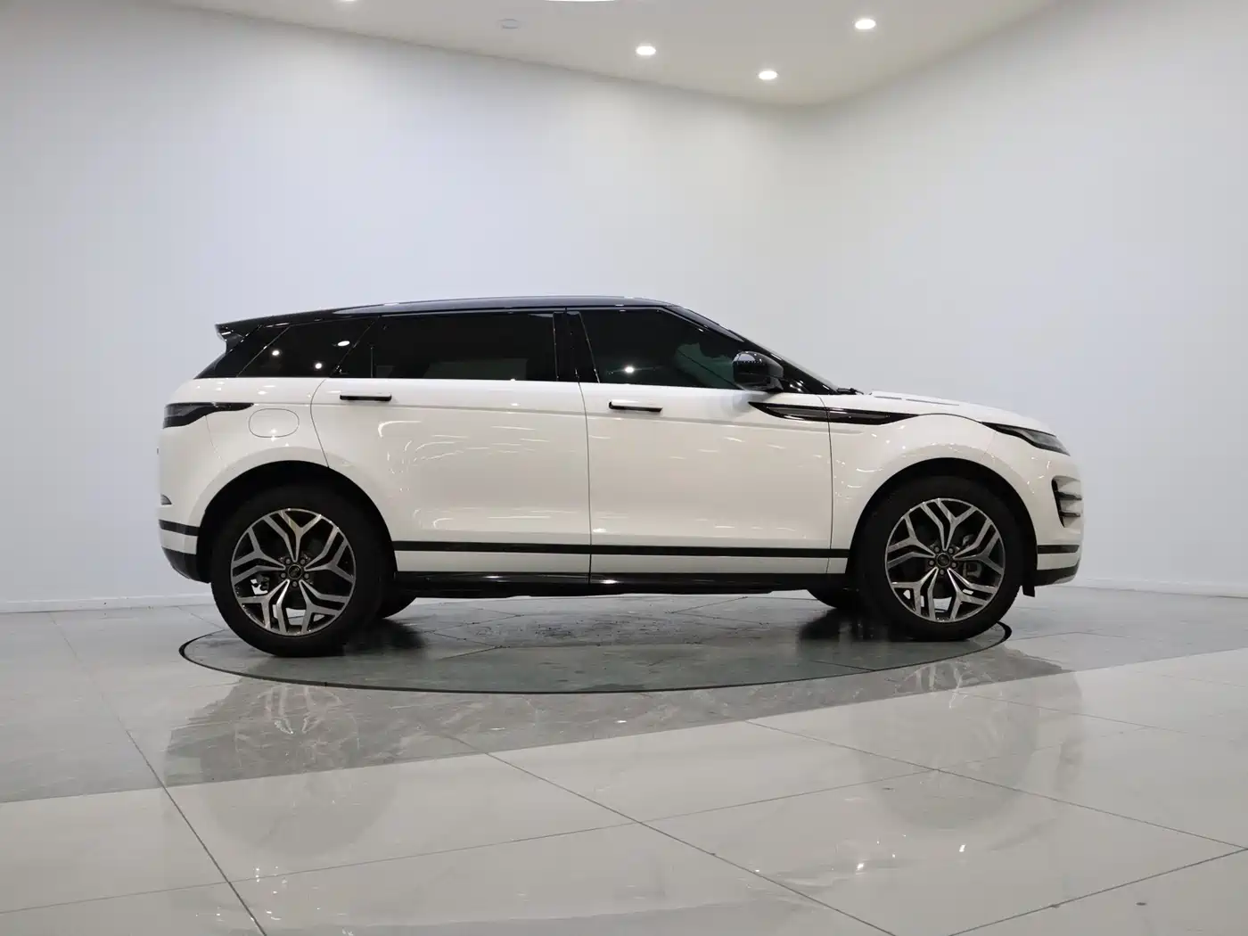 Land Rover Range Rover Evoque 2021 Range Rover Evoque L 249PS R-Dynamic S Performance Edition фото 8