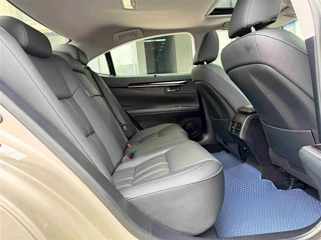 Lexus ES 2015 250 Elegance Edition фото 17