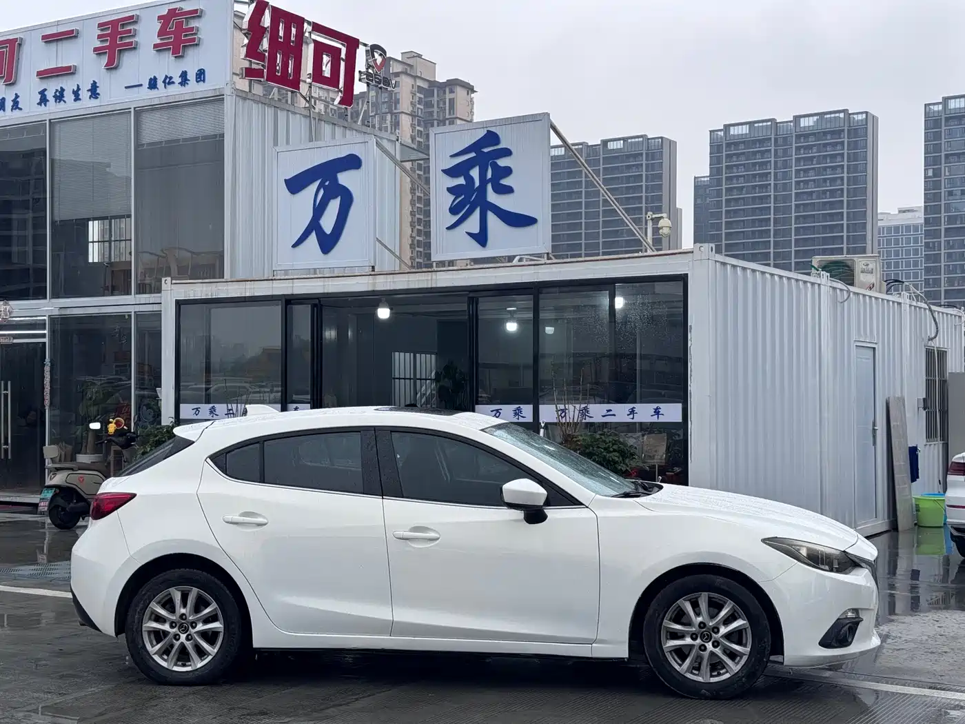Mazda Mazda3 Axela 2014 Hatchback 1.5L Automatic Luxury фото 3