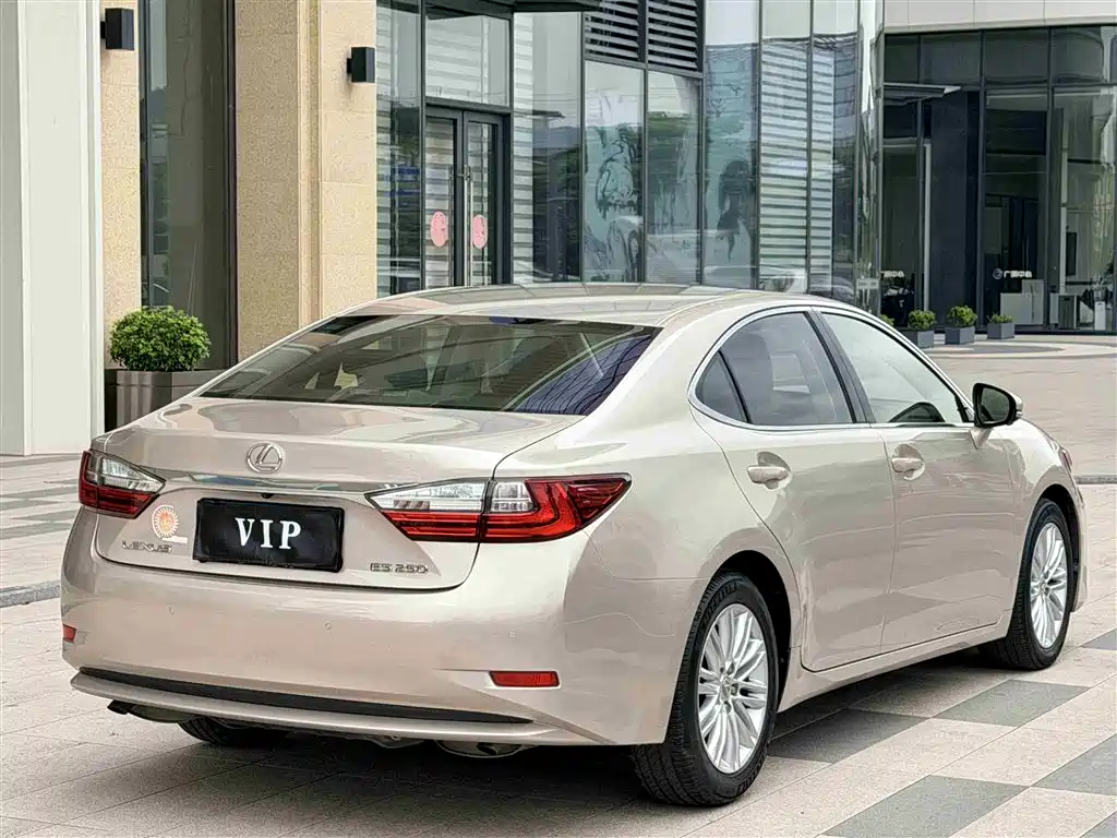 Lexus ES 2015 250 Elegance Edition фото 9