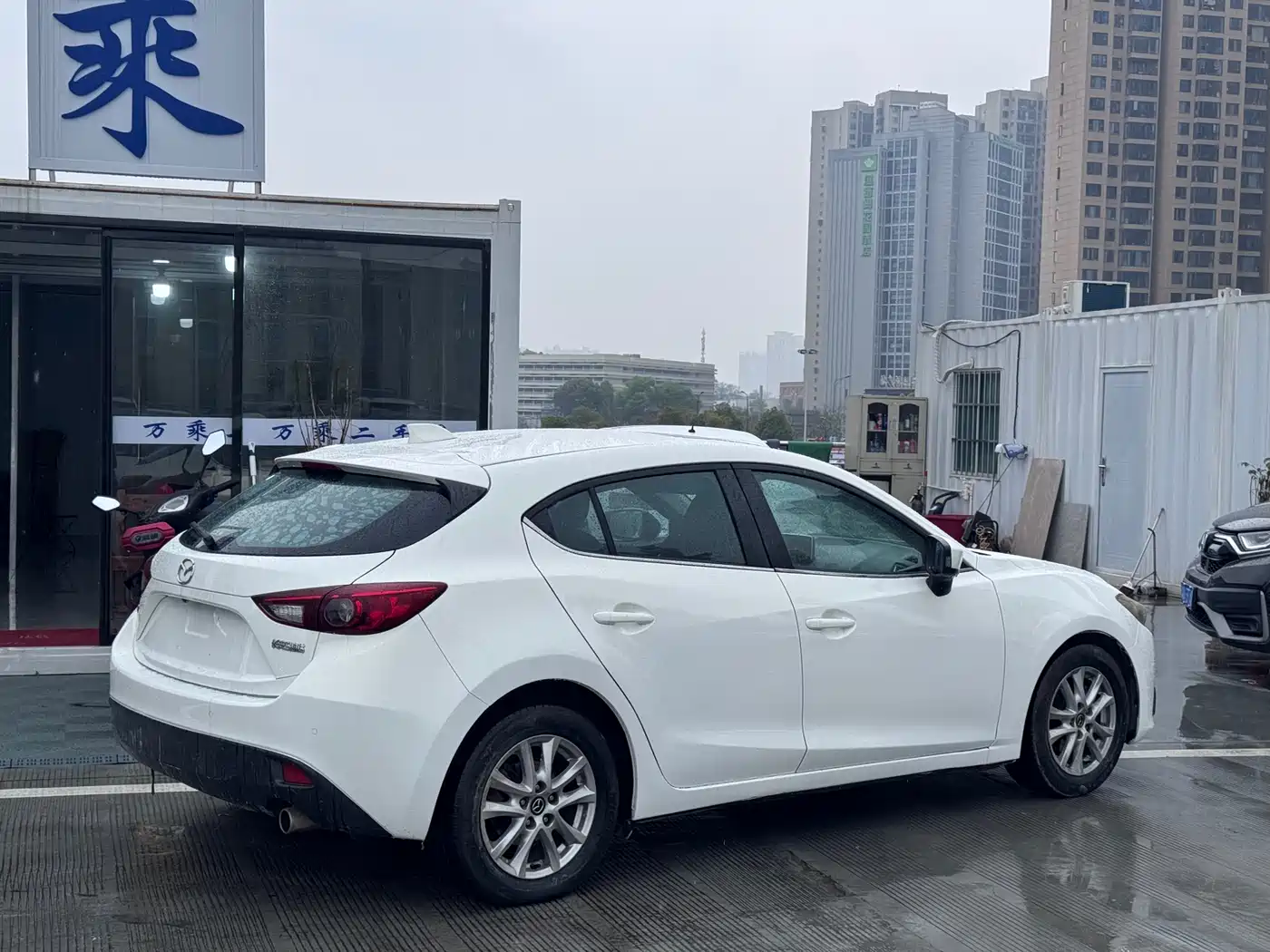 Mazda Mazda3 Axela 2014 Hatchback 1.5L Automatic Luxury фото 4