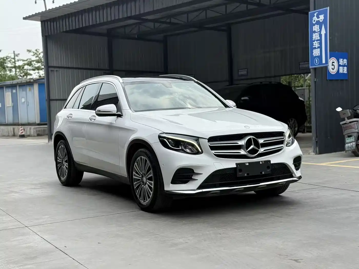 Mercedes-Benz GLC 2017 GLC 260 4MATIC Dynamic фото 3
