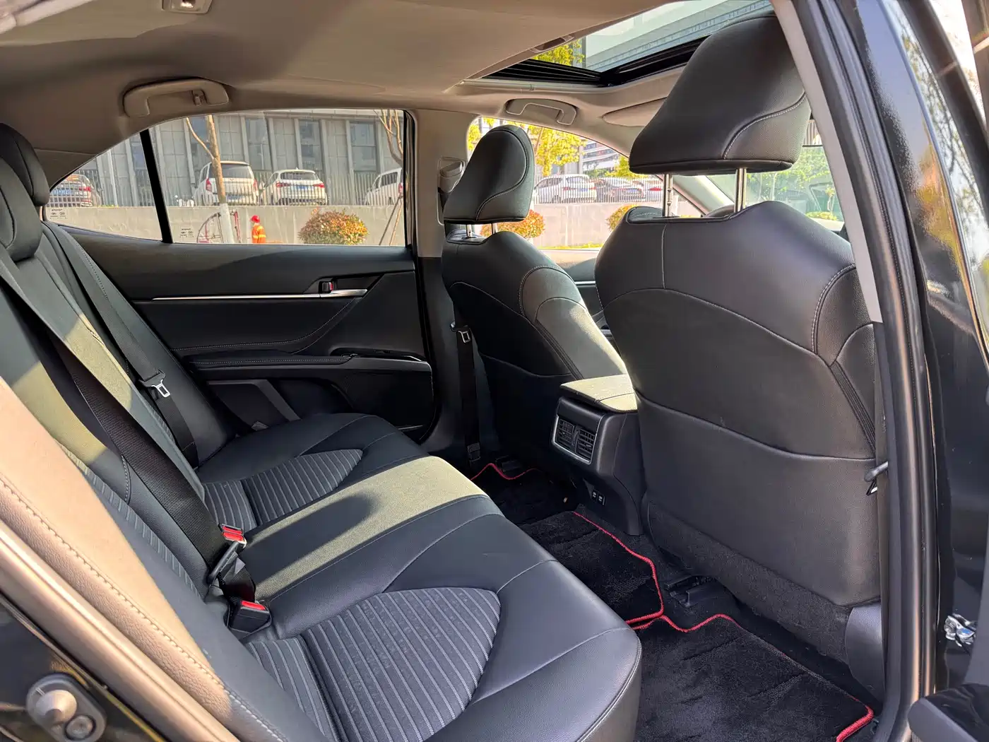 Toyota Camry 2022 2.0S Knight Edition фото 10
