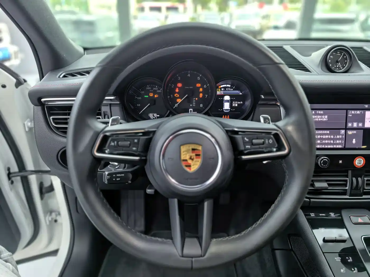 PORSCHE MACAN