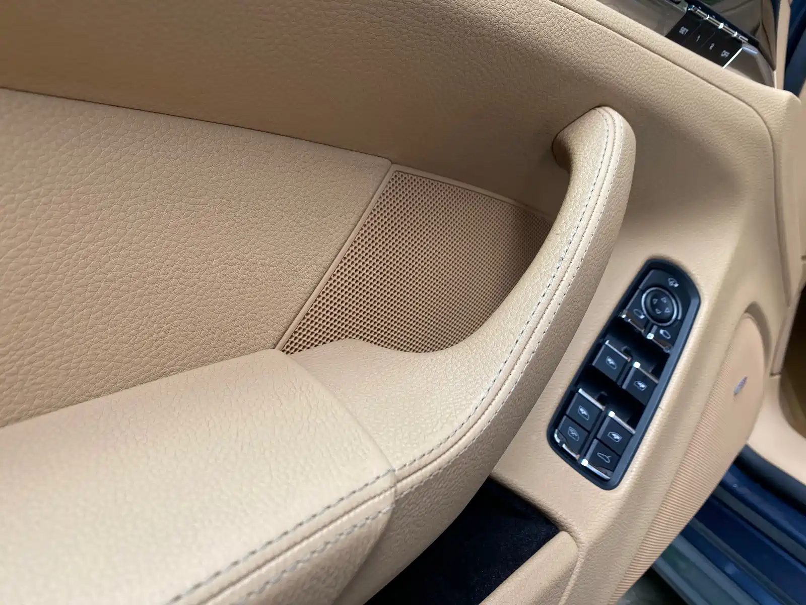Фото 27 - Porsche Panamera