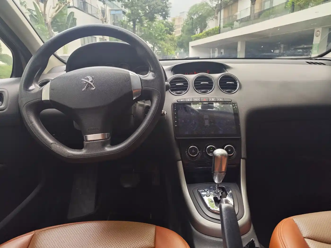 Peugeot 408 2013 2.0L Automatic Comfort Edition фото 11