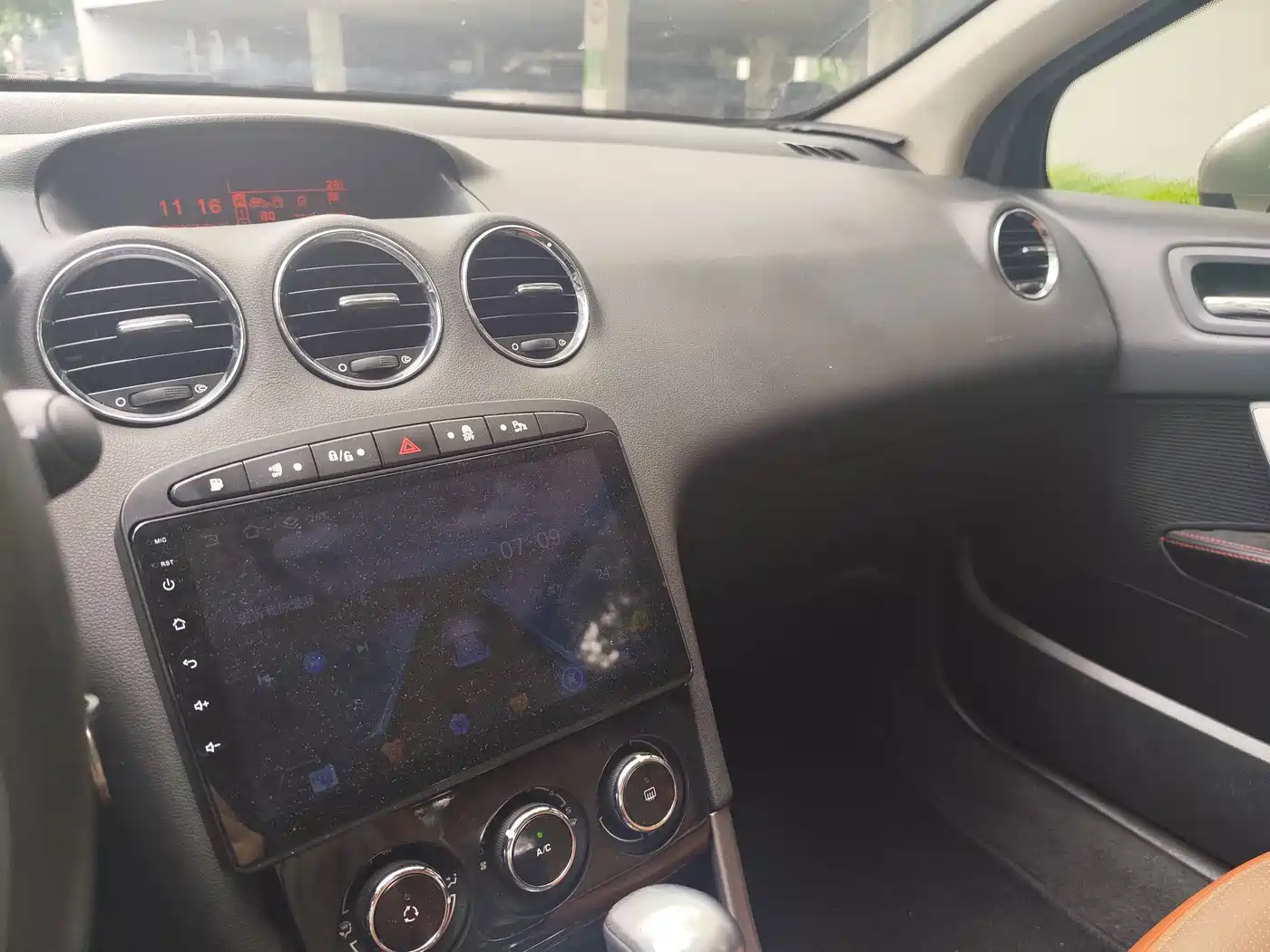 Peugeot 408 2013 2.0L Automatic Comfort Edition фото 12
