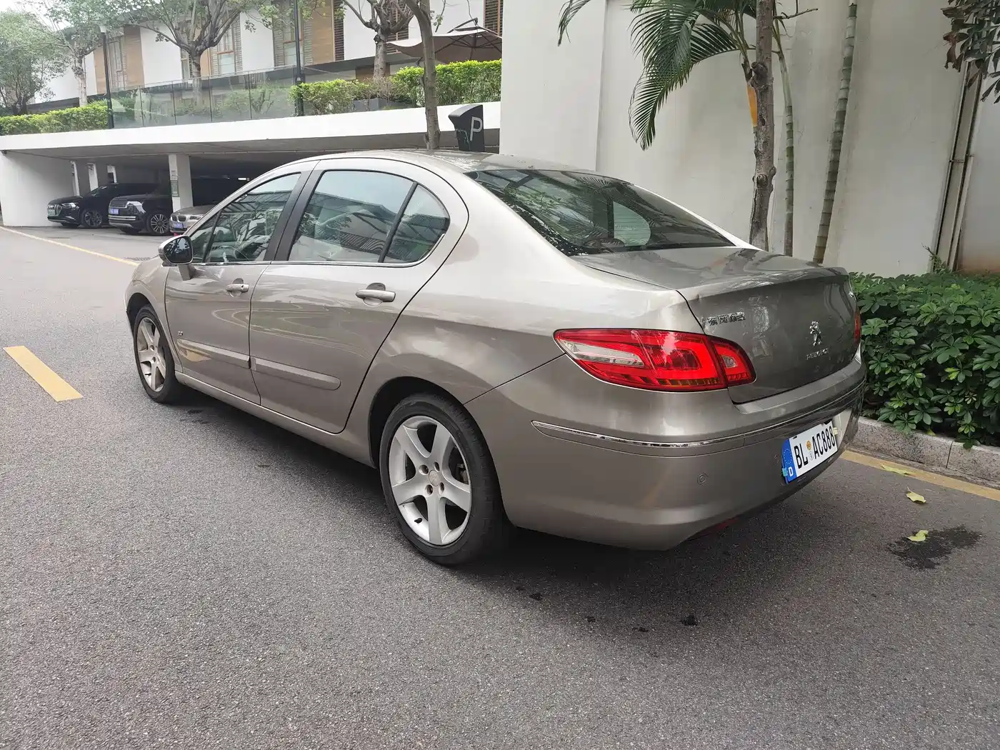Peugeot 408 2013 2.0L Automatic Comfort Edition фото 5