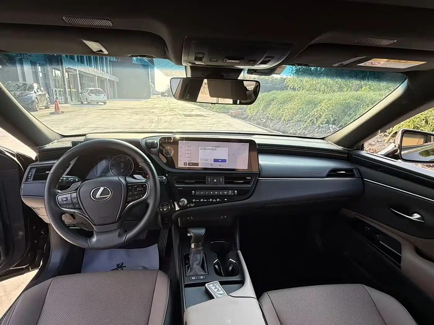 Lexus ES 2023 200 Excellence Edition фото 5
