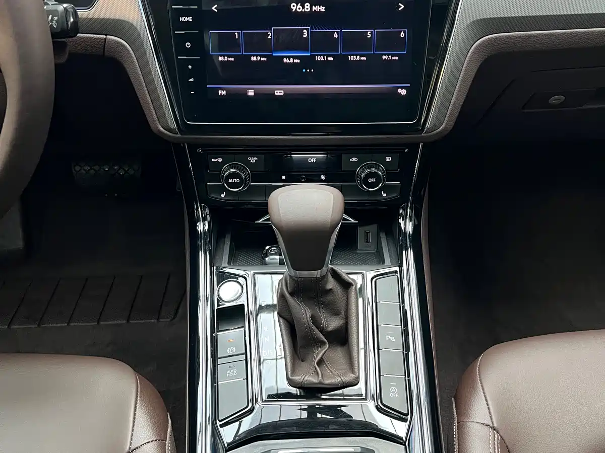 Volkswagen Phideon 2021 380TSI Luxury Edition фото 12