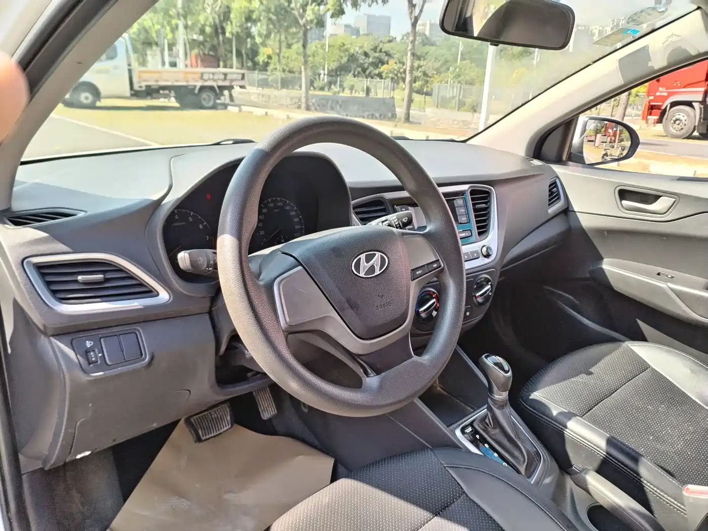 Hyundai Verna 2016 1.4L Automatic Cool Edition GLS фото 9