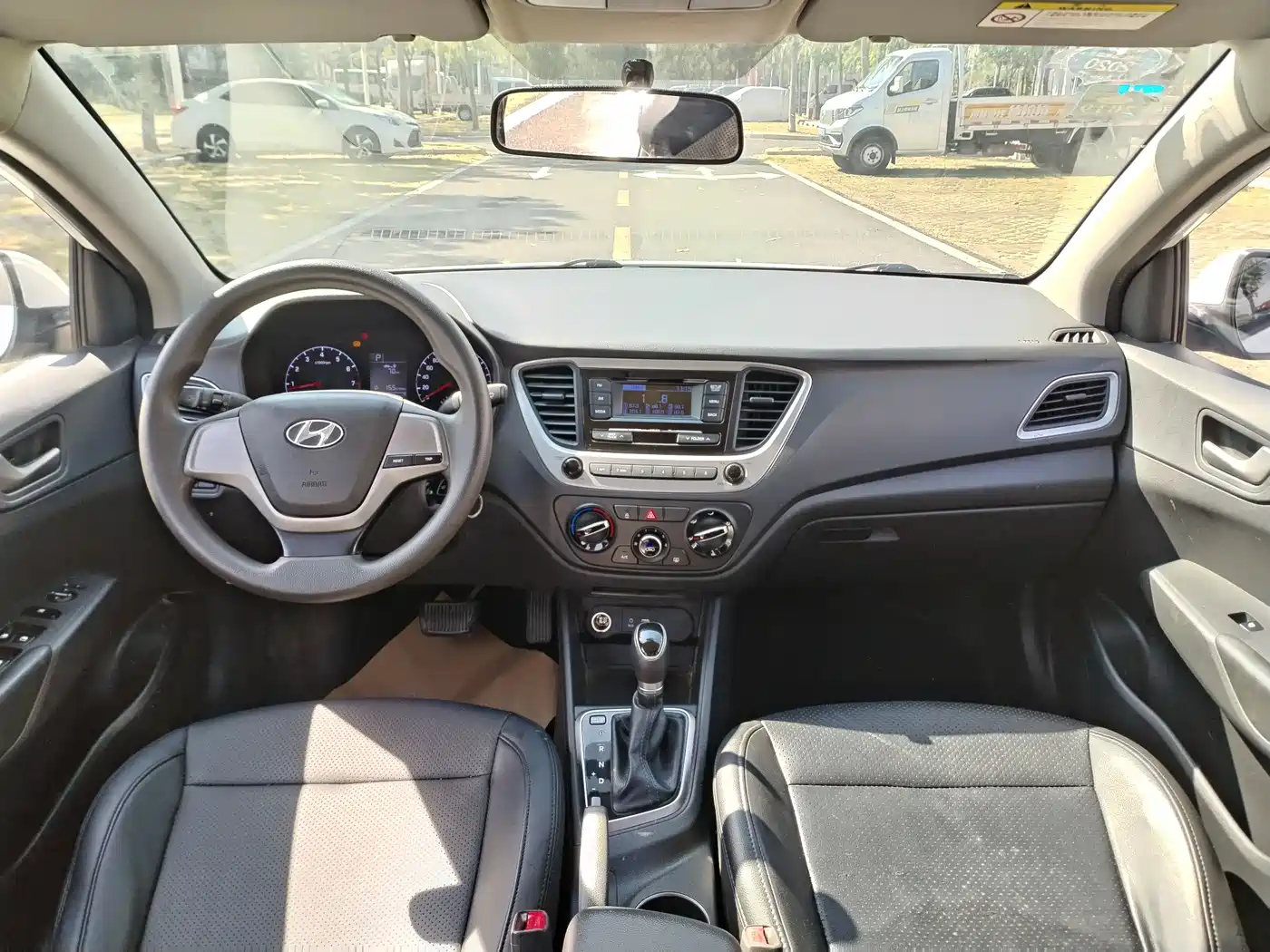 Hyundai Verna 2016 1.4L Automatic Cool Edition GLS фото 6