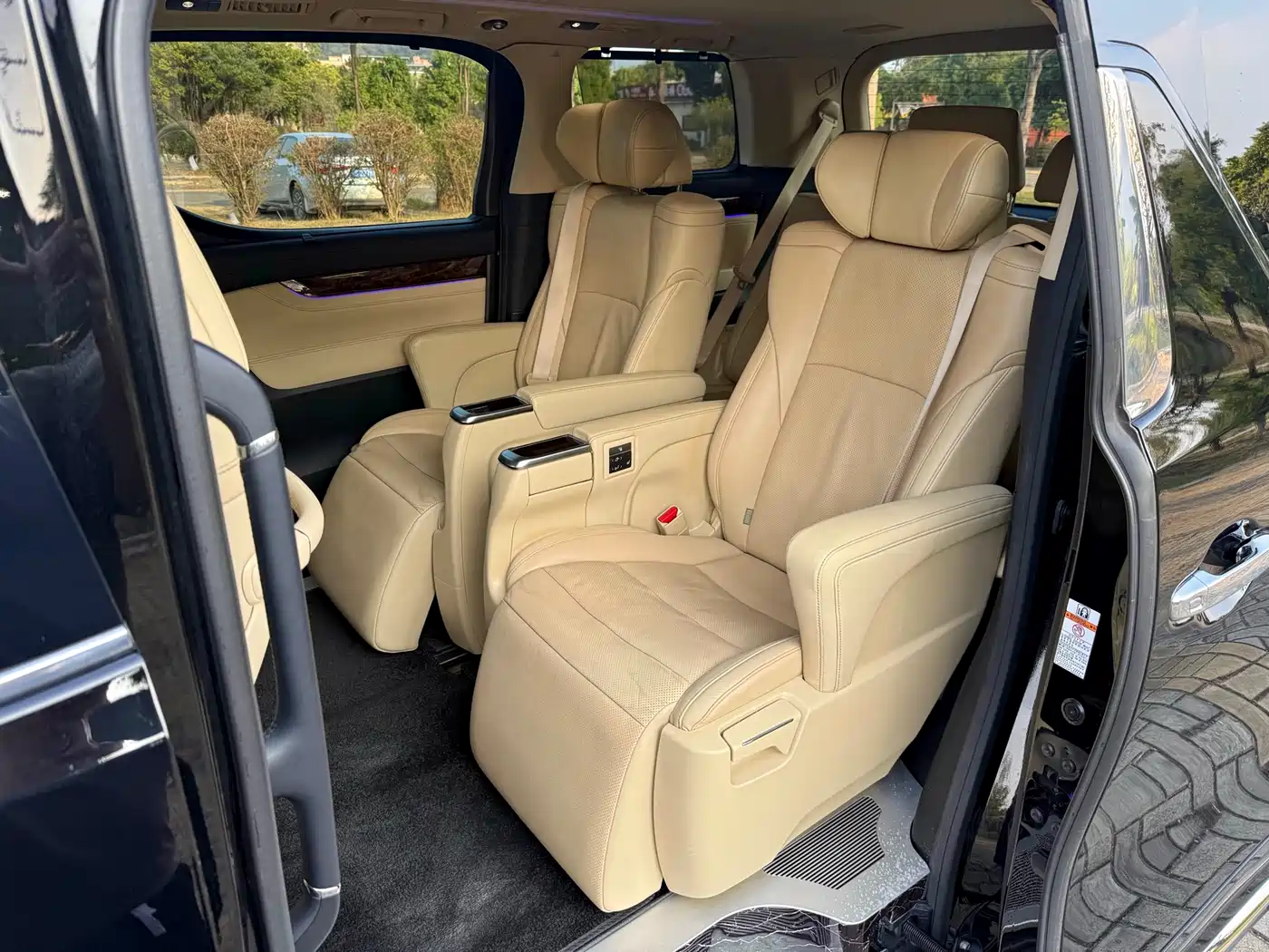 Toyota Alphard 2018 Facelift 3.5L Luxury Edition фото 6