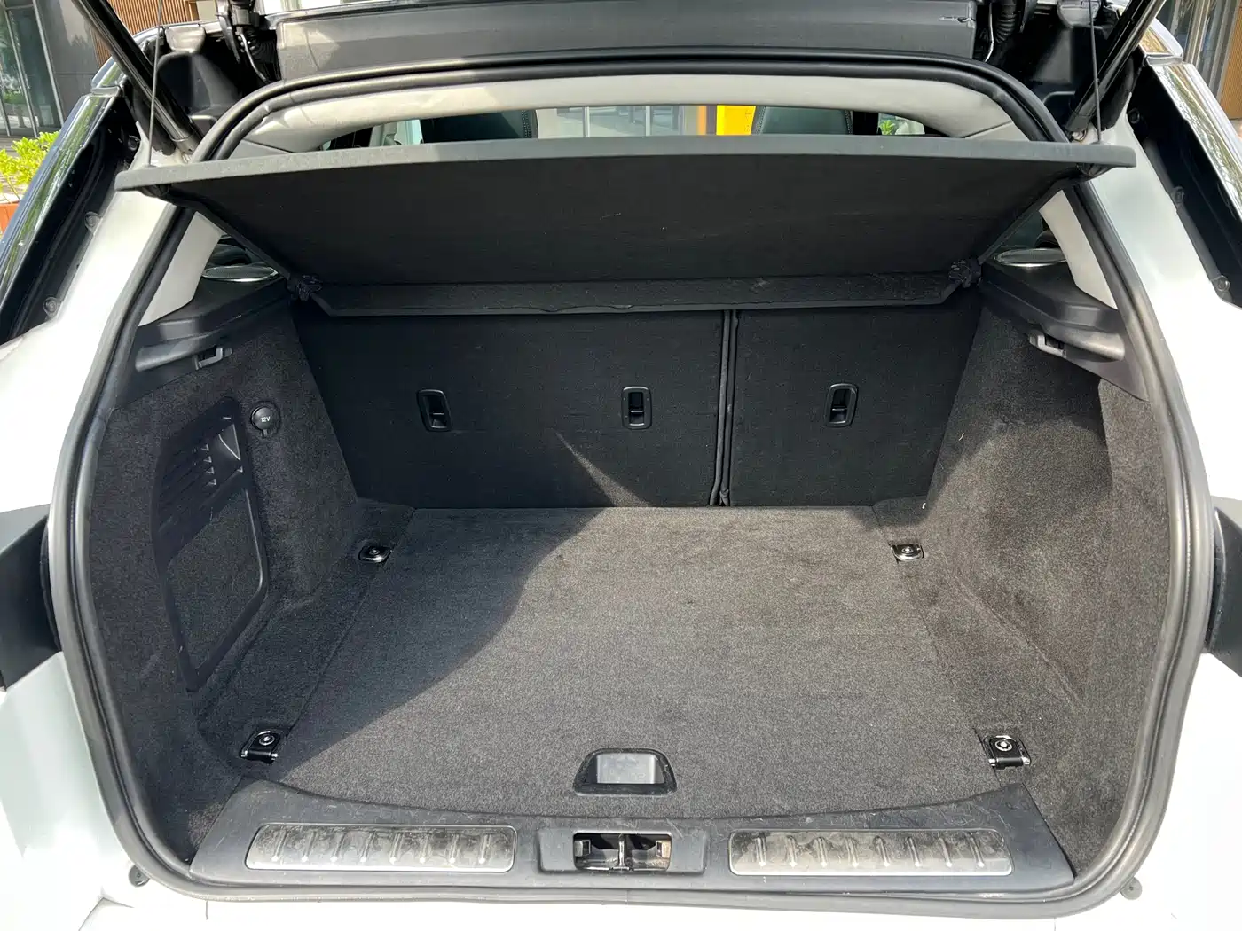 Land Rover Range Rover Evoque (Import) 2013 2.0T 5-Door Spark Limited Edition фото 17
