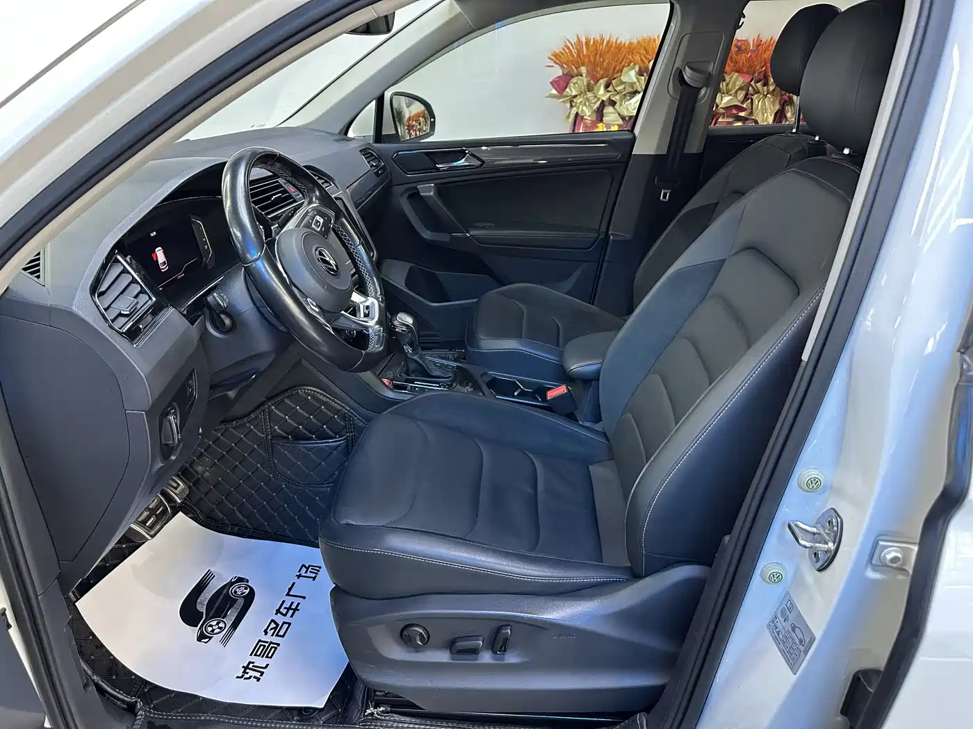 Volkswagen Tiguan L 2021 330TSI Automatic 2WD R-Line Premium фото 4