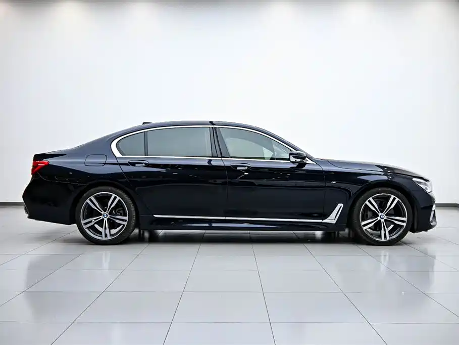 BMW 7 Series 2018 740Li xDrive Premium Type M Sport Package фото 6