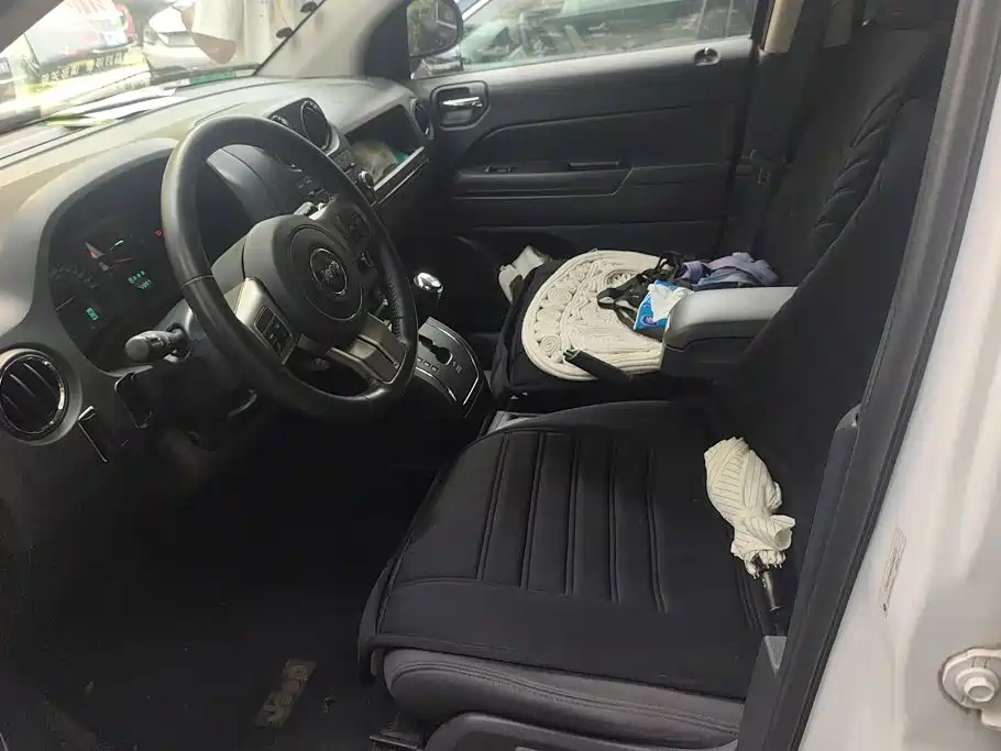 Jeep Compass (Import) 2012 2012 2.0L FWD Sport Edition