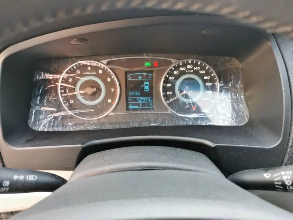 Фото 12 - Geely Vision