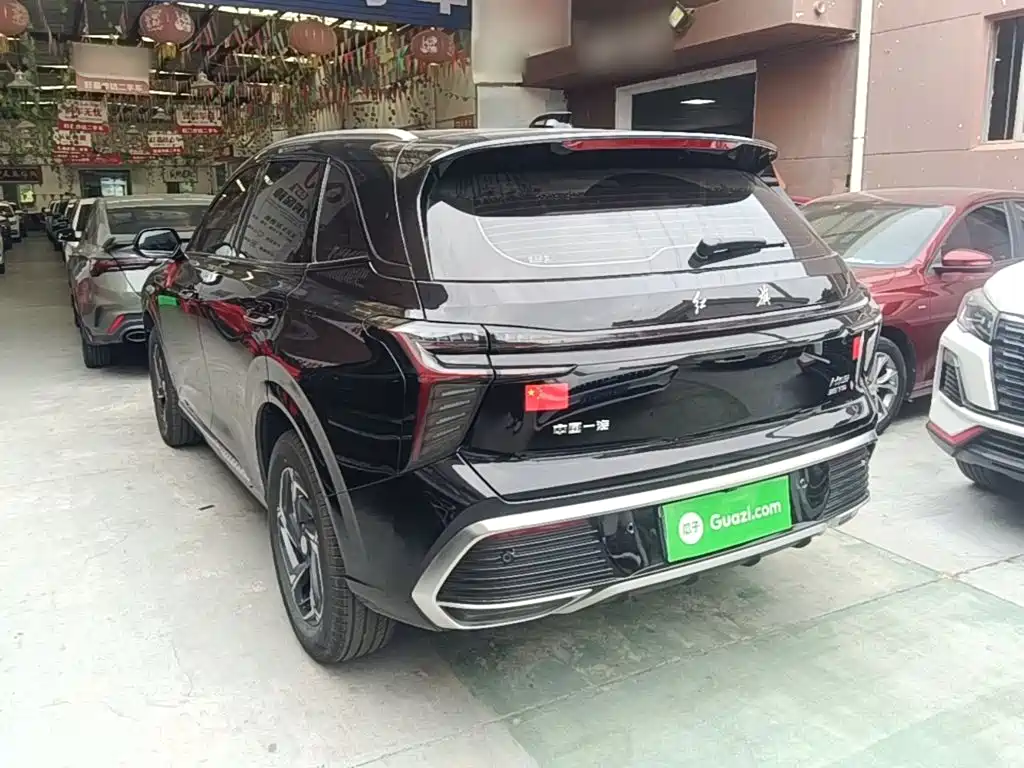 2025 Hongqi HS3