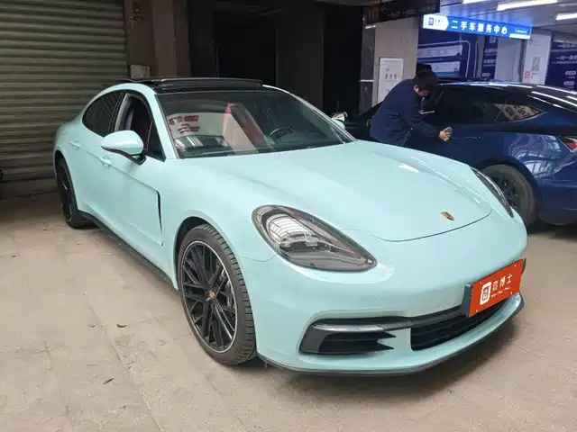 PORSCHE PANAMERA