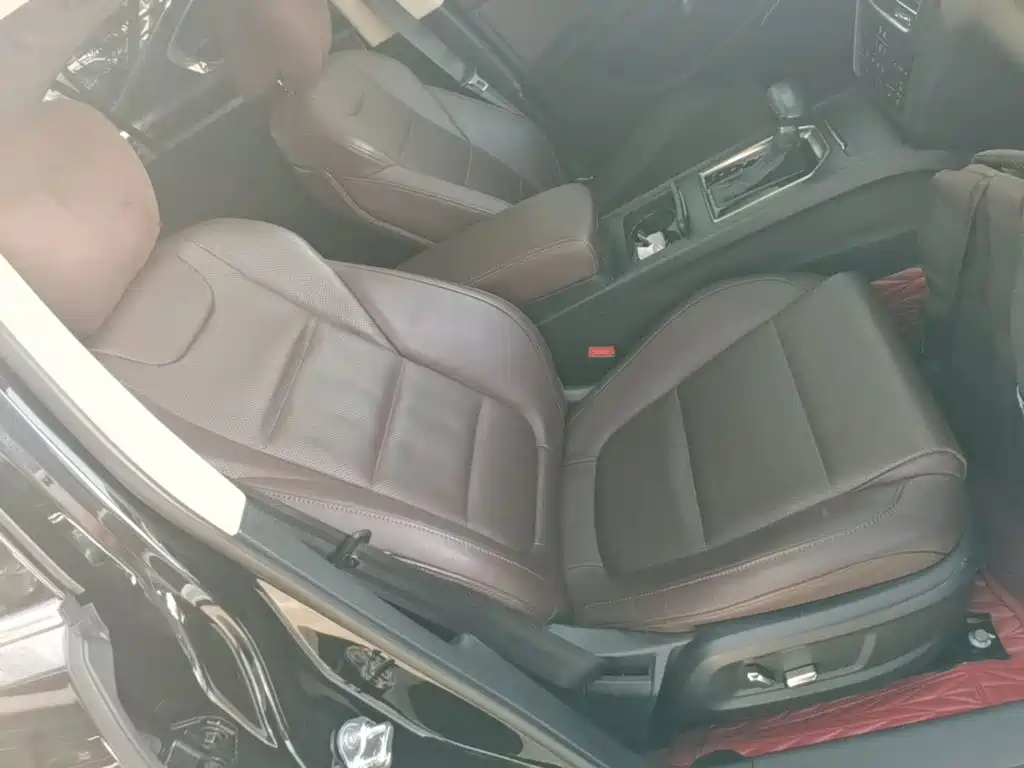 Фото 25 - Hongqi H7