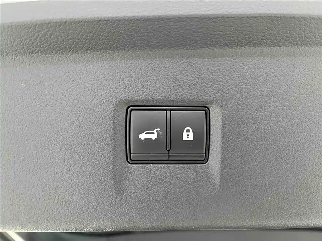 NISSAN EXPLORING THE LAND