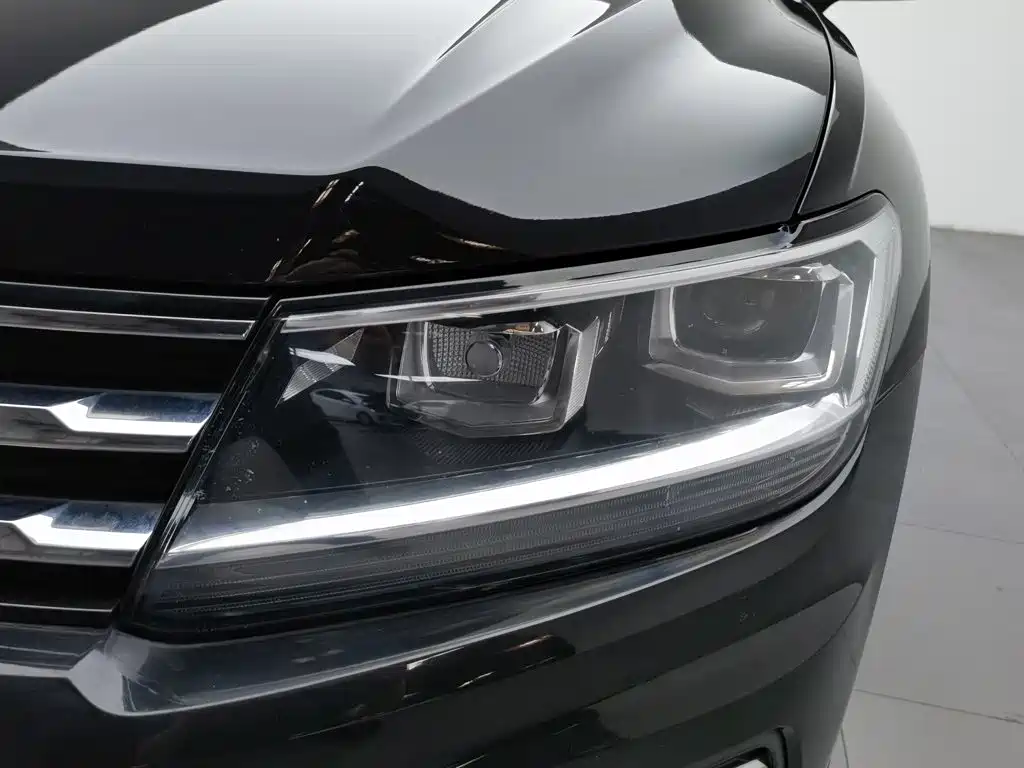 Фото 7 - Volkswagen Tiguan L